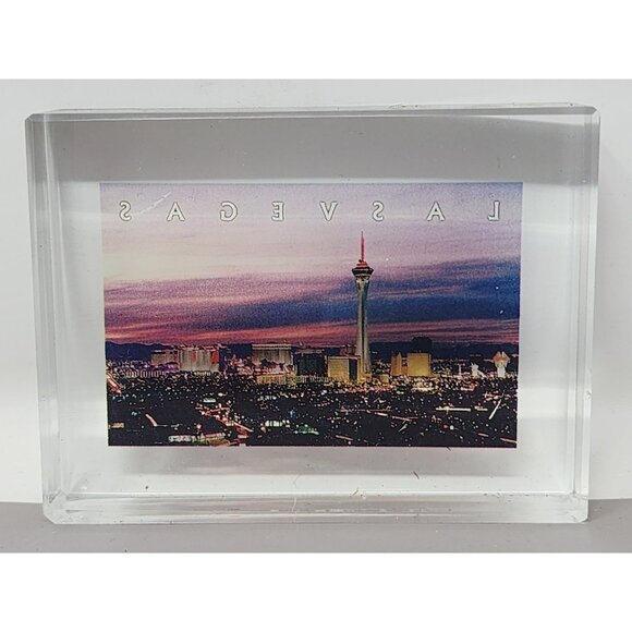 Vintage Las Vegas Skyline Acrylic Paperweight With Stunning Cityscape‎ Design - Picture 2 of 9